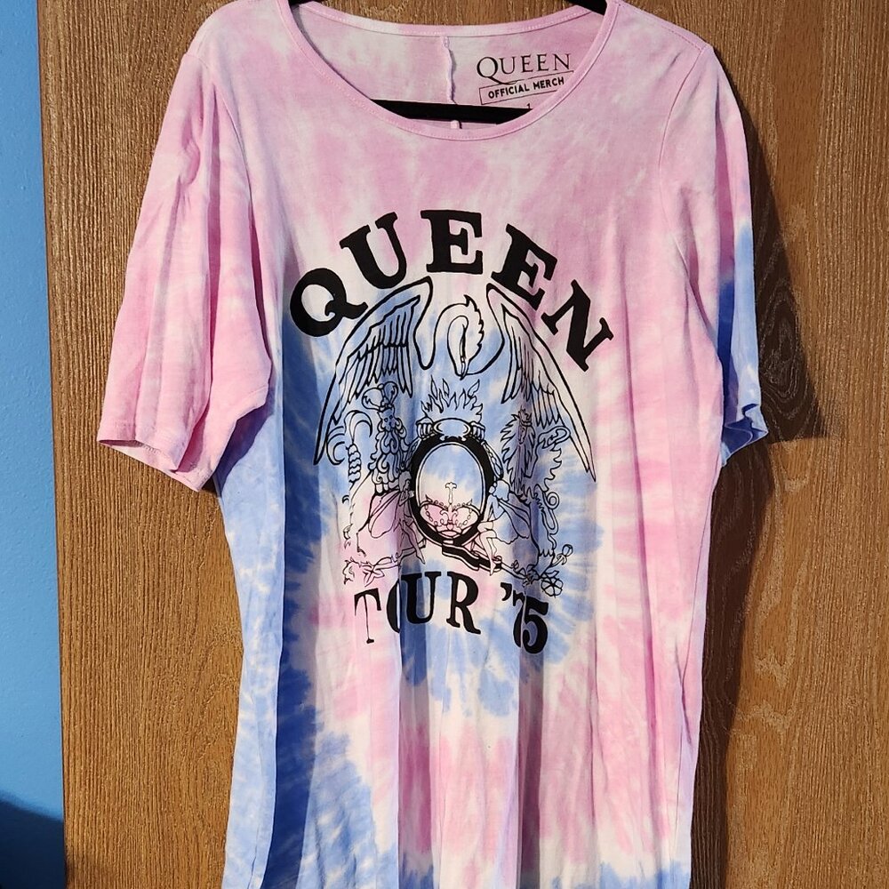 Queen T-Shirt Dress
